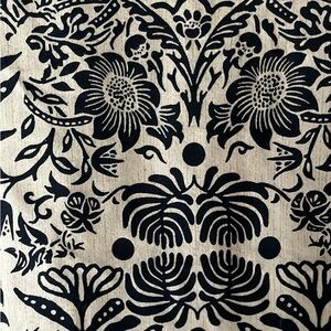 Floral Black and Cream Short Sleeve Top